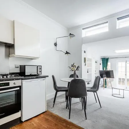 Liverpool Street Apartment-3