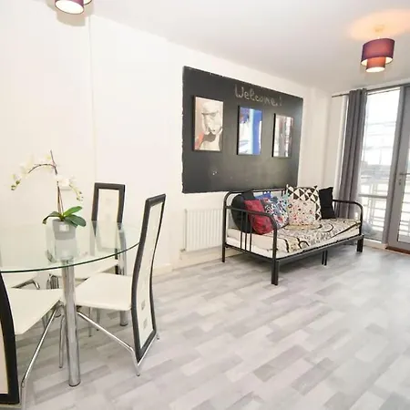Giogio - Comfortable Stratford Flat With Stunning Views-3
