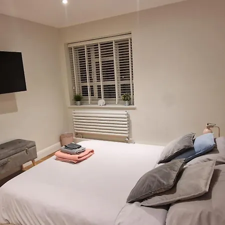 Luxe Hill Getaway Muswell Hill-3