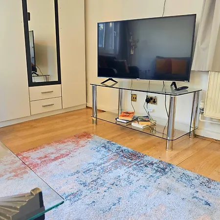 Bright & Spacious Home In Building With Lift, Right Next To Bayswater Station - Walk To Kensington Palace, Hyde Park, Little Venice & Notting Hill-3