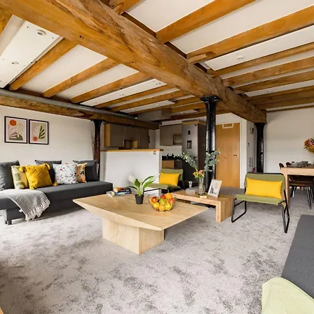 Wild Roses Serviced Apartments - Excel Warehouse 2-3