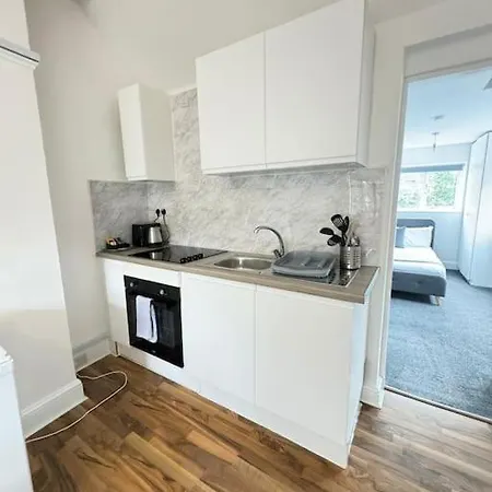 Ustay Fulham-2