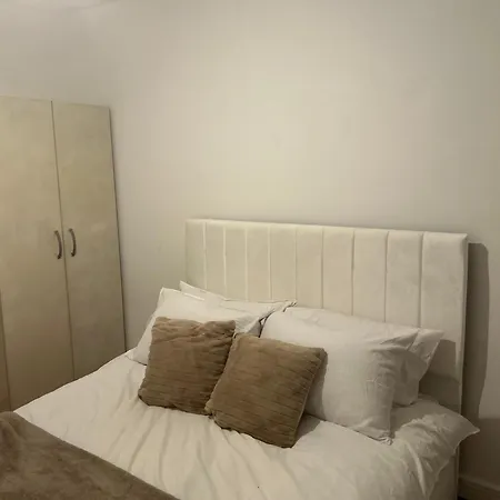 Comfy 2Bed Near O2 Canary Wharf Excel-3