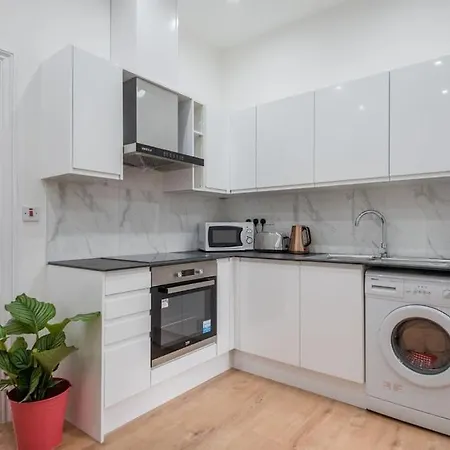 3 Bed Flat In Hammersmith Close To Underground-3