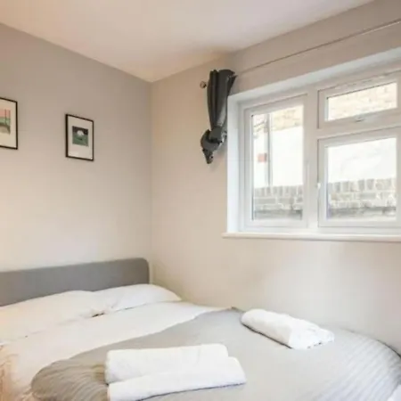 3 Bed Flat In Hammersmith Close To Underground-2