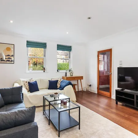 House With Private Parking Close To Borough Market & Tower Bridge!-3