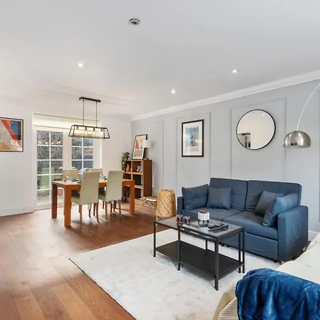 House With Private Parking Close To Borough Market & Tower Bridge!-2