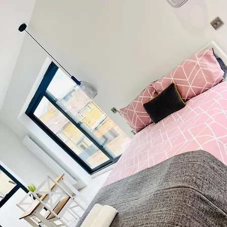 Best Location In London 20 Mins To Piccadilly Circus-3