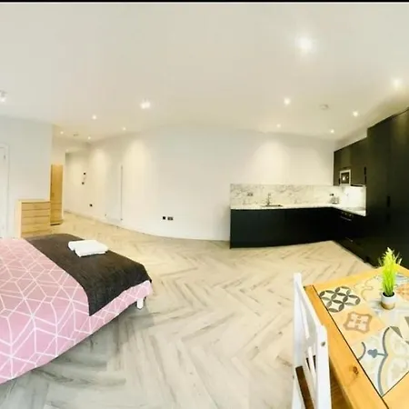 Best Location In London 20 Mins To Piccadilly Circus-2
