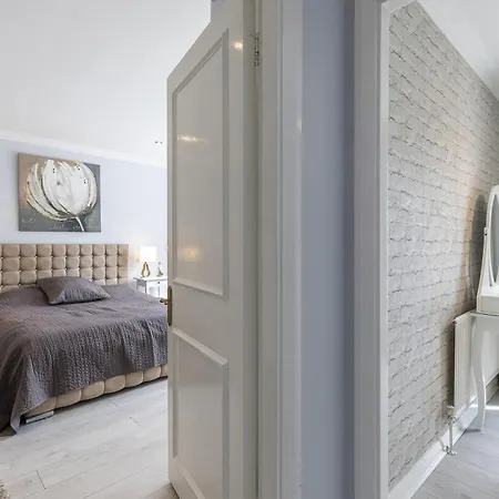 Spacious House Near Hyde Park & Oxford Street-2