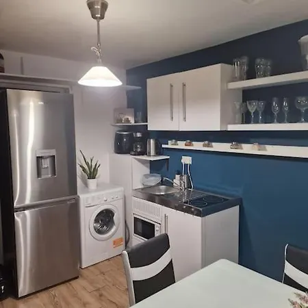 Comfortable Stay In Wembley-3