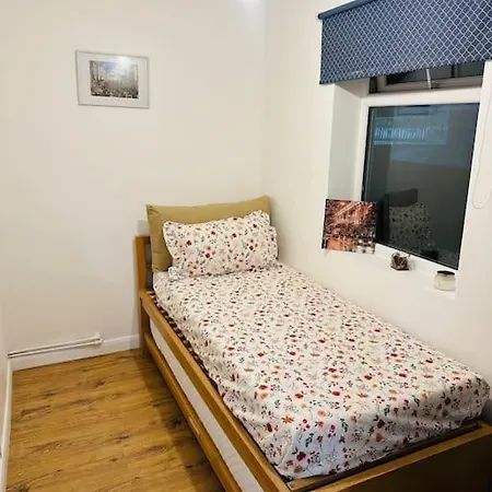 Comfortable Stay In Wembley-2