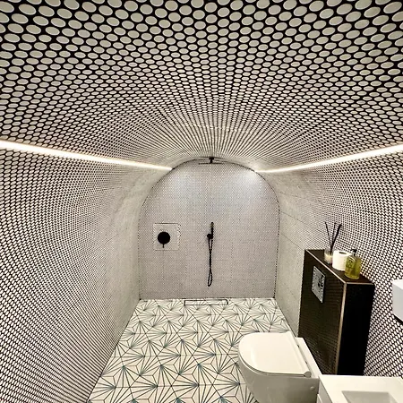 2 Bedroom Subterranean Luxury Flat In Euston-3