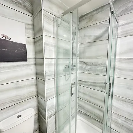 Olive Immaculate Wembley Apartment, 15Mins To Central London, By Edens-2