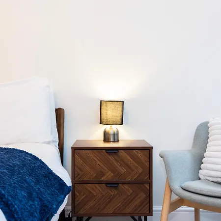 Stylish 1 Bedroom Retreat In North London-2