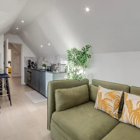 1 Bedroom Penthouse Apartment - Shoreditch, London By The Perfect Stay-2