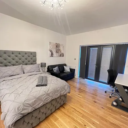 Luxury Studio Apartment In London - Walthamstow Village - E17-2