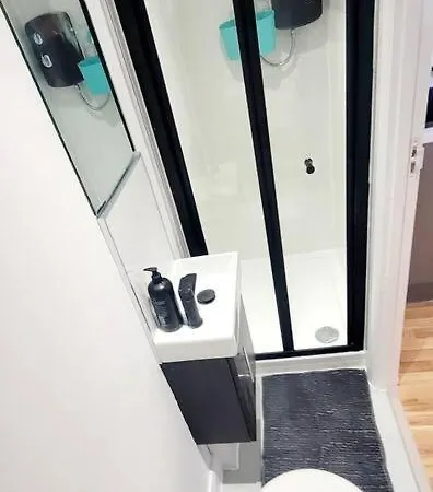 Your London Escape - Cosy Studio W Fast Wi-Fi & Free Onstreet Parking-3