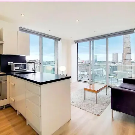 Stunning Views Of The Shard And London-3