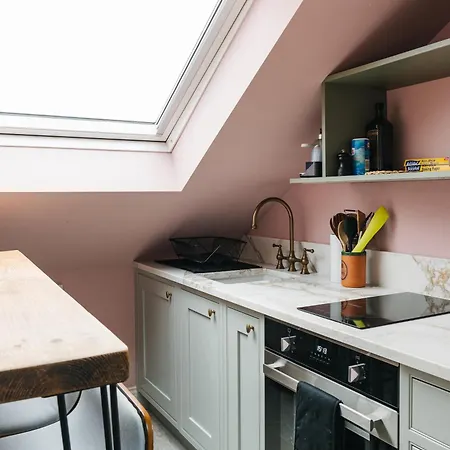 Private Comfortable Loft Apt In Superb Period Home-2