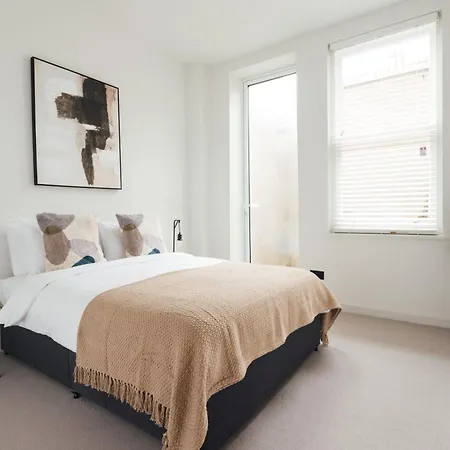 Light & Luxury London Apartment In Honor Oak-2