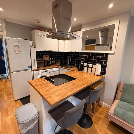 Two Bedroom Flat In The Heart Of London-2