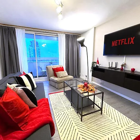 Bright Skyline, River Side Apartment With A View Of The City-3