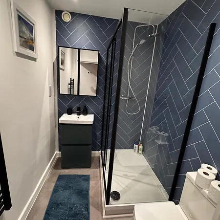 Modern 2 Bedroom 2 Bathroom Flat, Free Parking In Woolwich-3