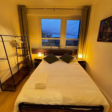 Modern 2 Bedroom 2 Bathroom Flat, Free Parking In Woolwich-2
