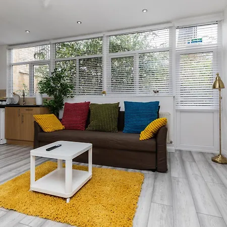 Deluxe Studio Apartments - City Airport & Excel Ideal For Long Stay-2