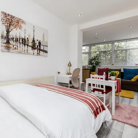 Deluxe Studio Apartments - City Airport & Excel Ideal For Long Stay-3