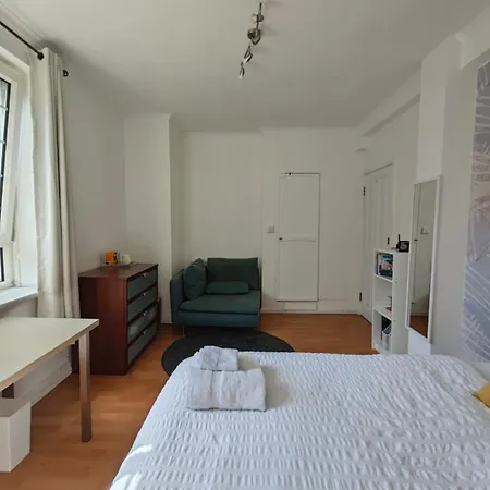 Stunning Large Double Bed Room-2