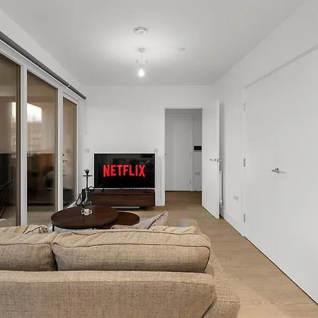 Modern Flat In Heart Of London-2