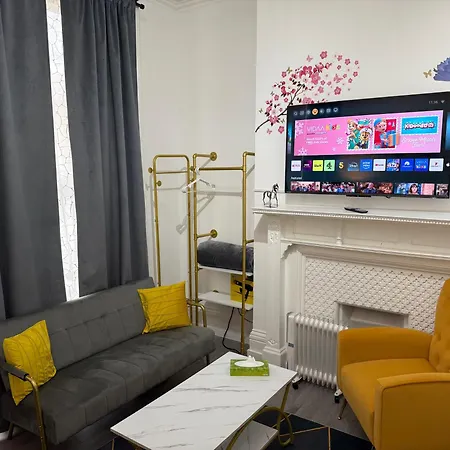 Luxury Studio In Victoria, 7 Minutes Walk To Victoria Station, Room 6-3