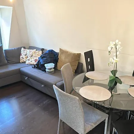 Ladbroke Grove Apartment-2