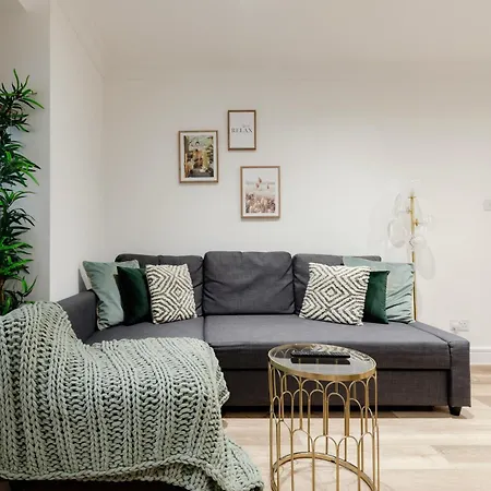 Stylish Apartments - Hyde Park-2