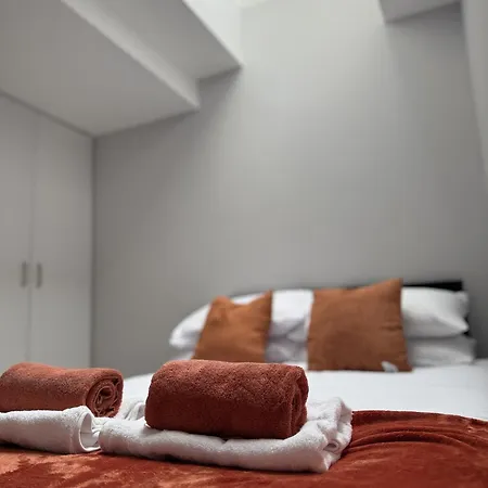 Buxton Road Suites-3