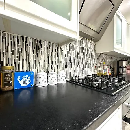 Comfortable Rooms Near City Of London-2