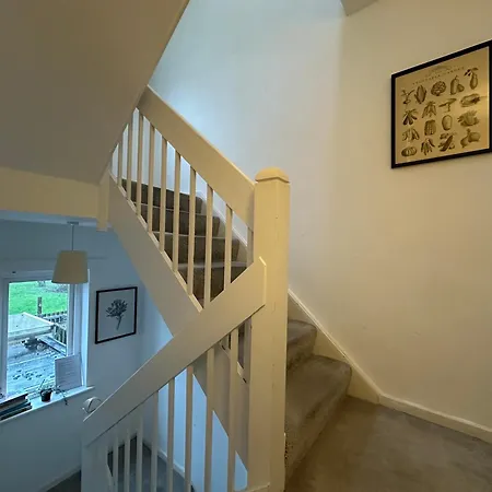 Comfortable Rooms Near City Of London-3