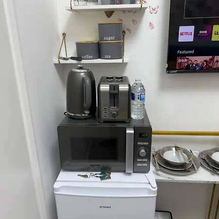 Luxury Studio In Victoria, 7 Minutes Walk To Victoria Station, Room 5-3