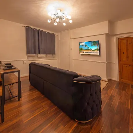 Urban Luxe Stays - Purbrook Bridge-2
