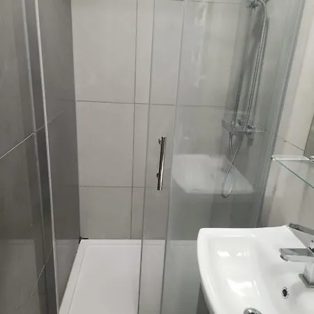 Sleeps 4 Modern Studio Golders Green Nw11-2