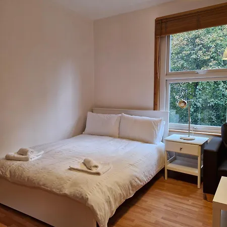 Highgate Studio Apartment-3