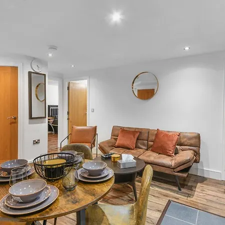 E15Stratford 3Bed 2Bath Plus Parking-2
