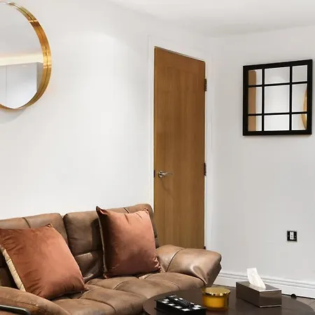 E15Stratford 3Bed 2Bath Plus Parking-3