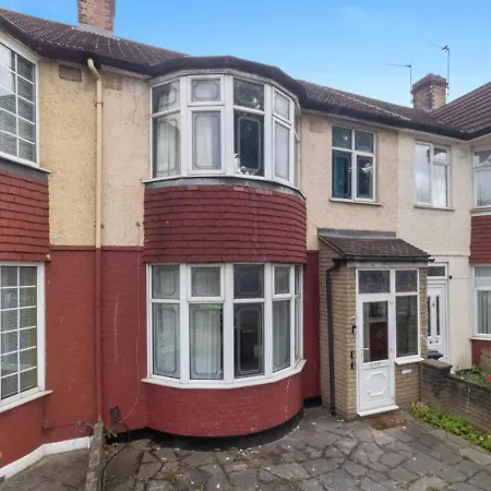 Comfortable & Convenient Spacious Private Room In Downshill Way London-2