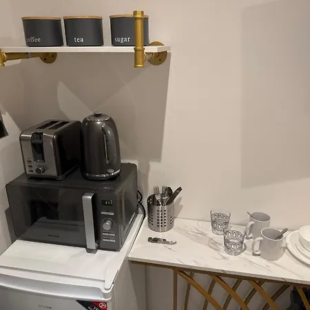 Luxury Studio In Victoria, 7 Minutes Walk To Victoria Station, Room 2-2