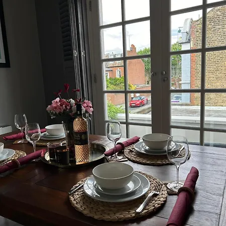 Beautiful And Spacious 2 Bed, 2 Bath Apartment Bordering Fulham And Chelsea - Entire Apartment With Private Entrance-2