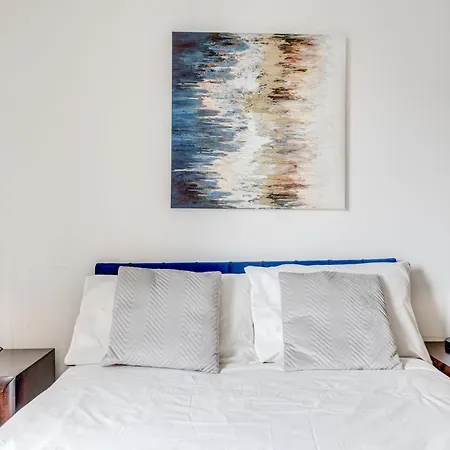 Modern Two Bed Two Bath Opposite Tube Station-2