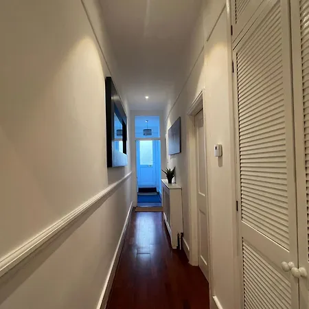 2 Bedroom Luxury Flat In Centre Of Muswell Hill-3